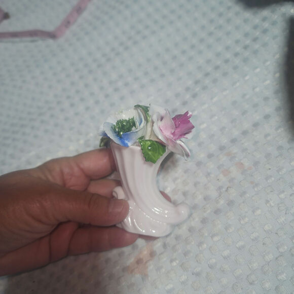 RADNOR EUC VINTAGE BONE CHINA CORNUCOPIA FLOWER DECOR - Picture 1 of 4